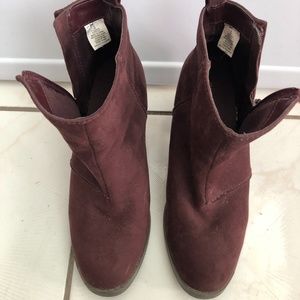 Old Navy booties size 6
